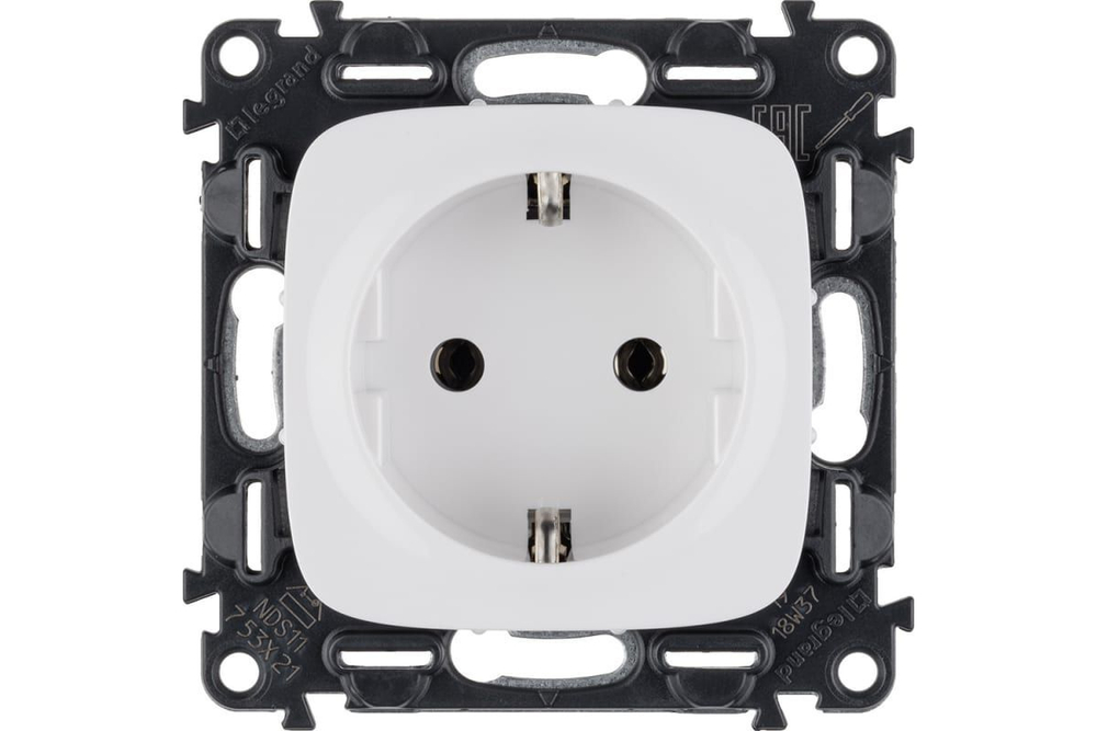 Розетка Legrand Valena Allure 16А 2К+З с лицевой панелью белая (автоматические клеммы) 753721