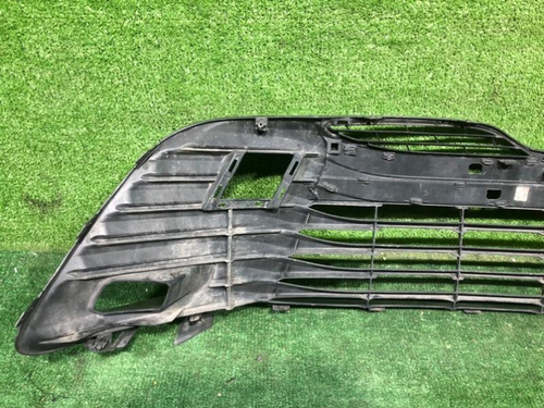 Решетка переднего бампера Toyota Camry xv70 17-21