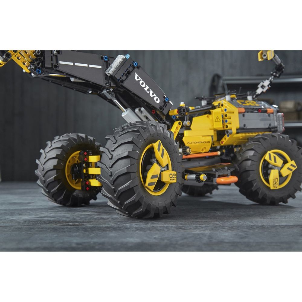 VOLVO колёсный погрузчик ZEUX 2 в 1 Technic LEGO