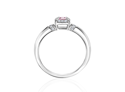 Кольцо с натуральным цветным бриллиантом огранки "Кушон" и бриллиантовой обсыпкой