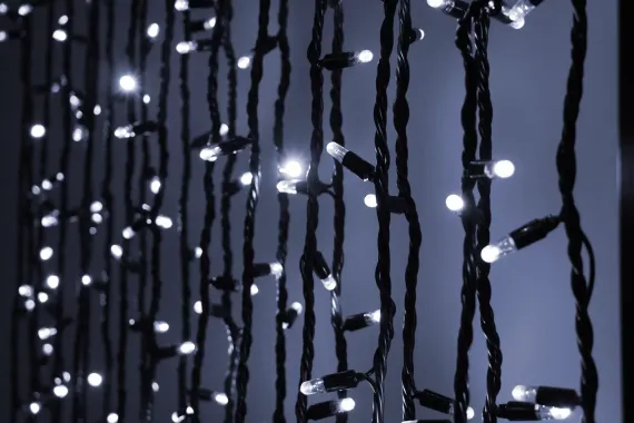 Светодиодная нить 200 холодных белых LED ламп, 20 м., 220В, динамика 8 режимов, черный провод ПВХ, Teamprof (TPF-T20C2-CB/W)