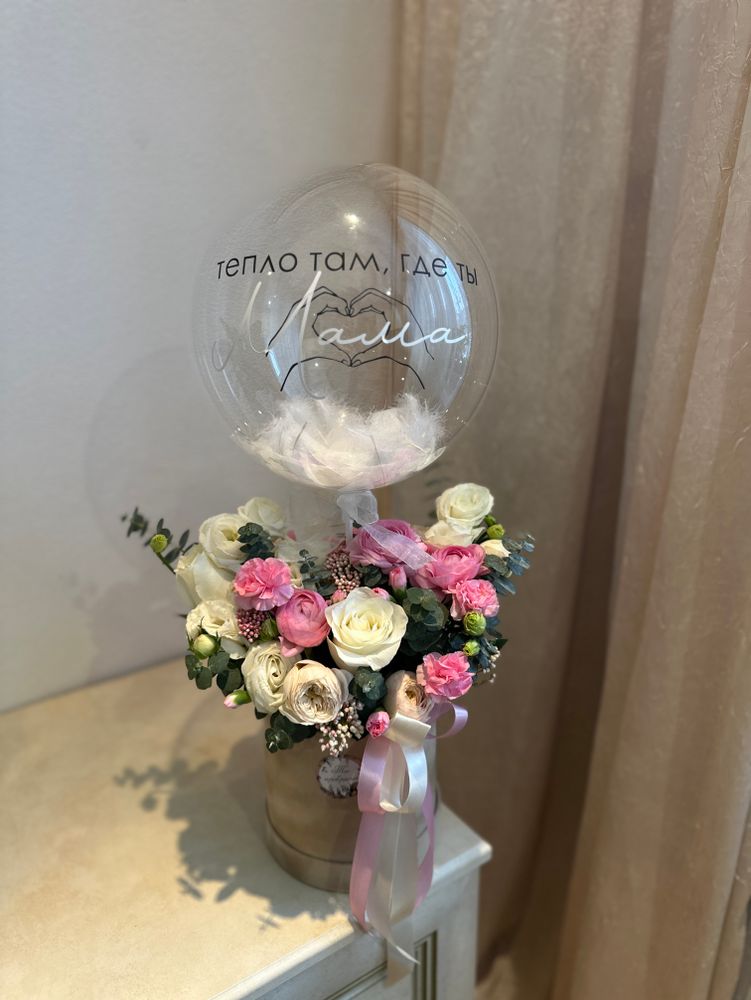 Шляпная коробка с живыми цветами для мамы №4394