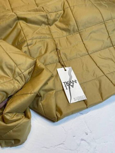 Стеганая подкладка с утеплителем, с пропиткой (квадрат 9*9,5 см) (70%вискоза/30%ацетат + тенсулейт, Золотистый пряный латте/белый утеплитель, 140, 60 гр/м2)