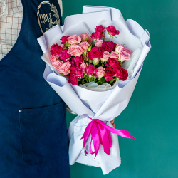 Микс кустовых роз в розовых тонах