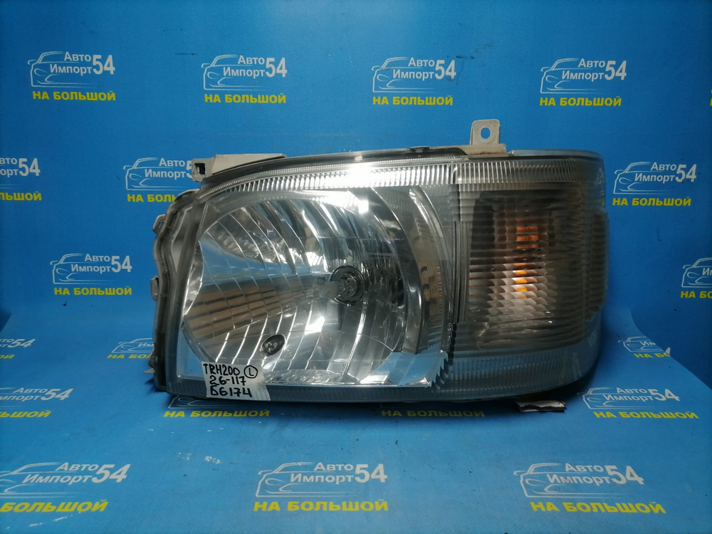 Фара передняя левая TOYOTA HIACE 2004-2010