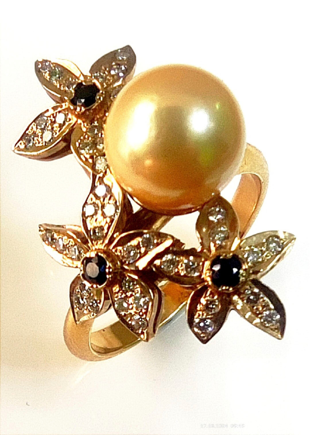 Кольцо Эстерелла золото 750, жемчуг, бриллианты, сапфиры.