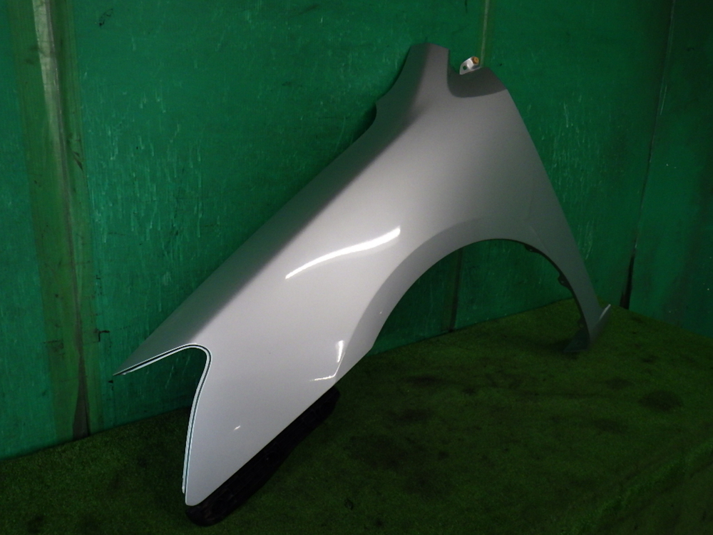 крыло переднее левое Toyota Premio NZT260 крепление+