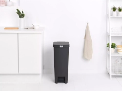 Brabantia - Контейнер для мусора StepUp 40л Темно-серый / артикул   800023  / GTIN 8710755800023
