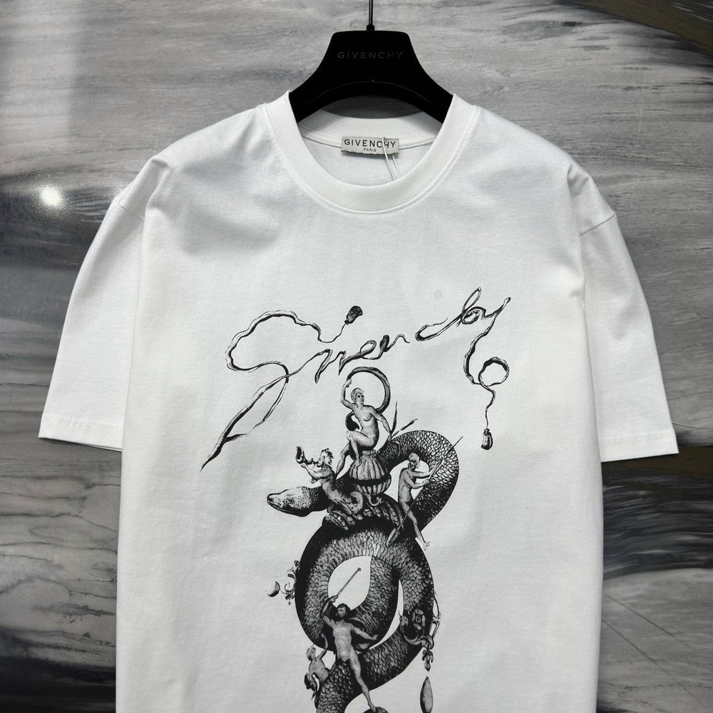 Футболка Givenchy