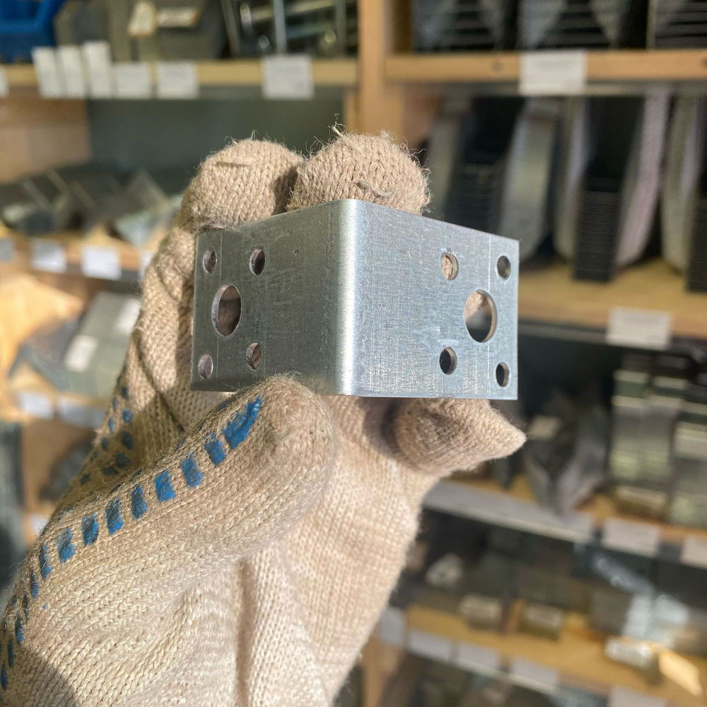 Крепежный уголок 50х50х35 ОЦ.