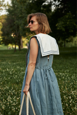 Воротничок-морячка из темно-синей крапивы