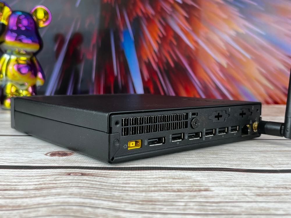 Lenovo Мини-ПК ThinkCentre M720Q с антенной Intel Core i5-9500T, Intel HD Graphics 630, Windows 10 Pro, черный