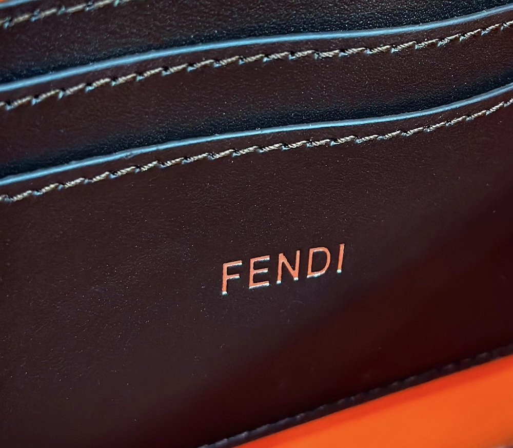 Fendi Peekaboo ISeeU XCross 23 cm