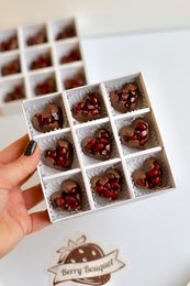 гранат в шоколаде