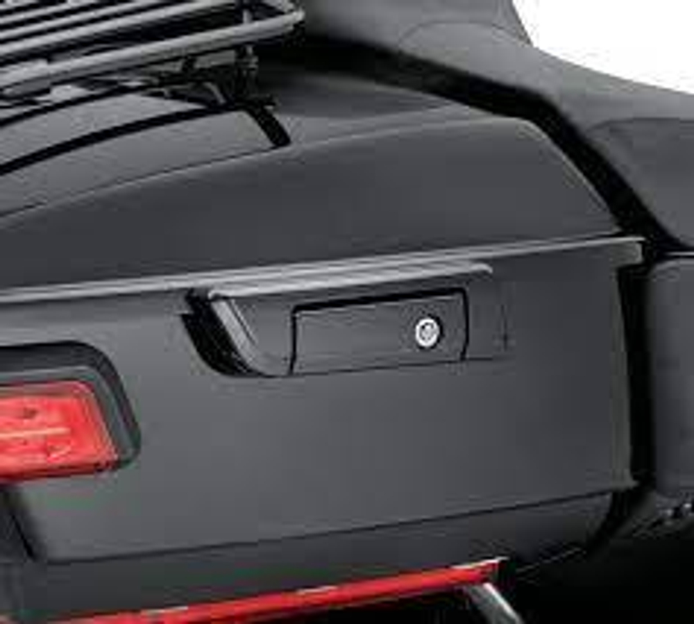 53000343 Комплект из 2 стальных штампованных петель крышки кофра и 1 ручки, с крепежными эл-ми.