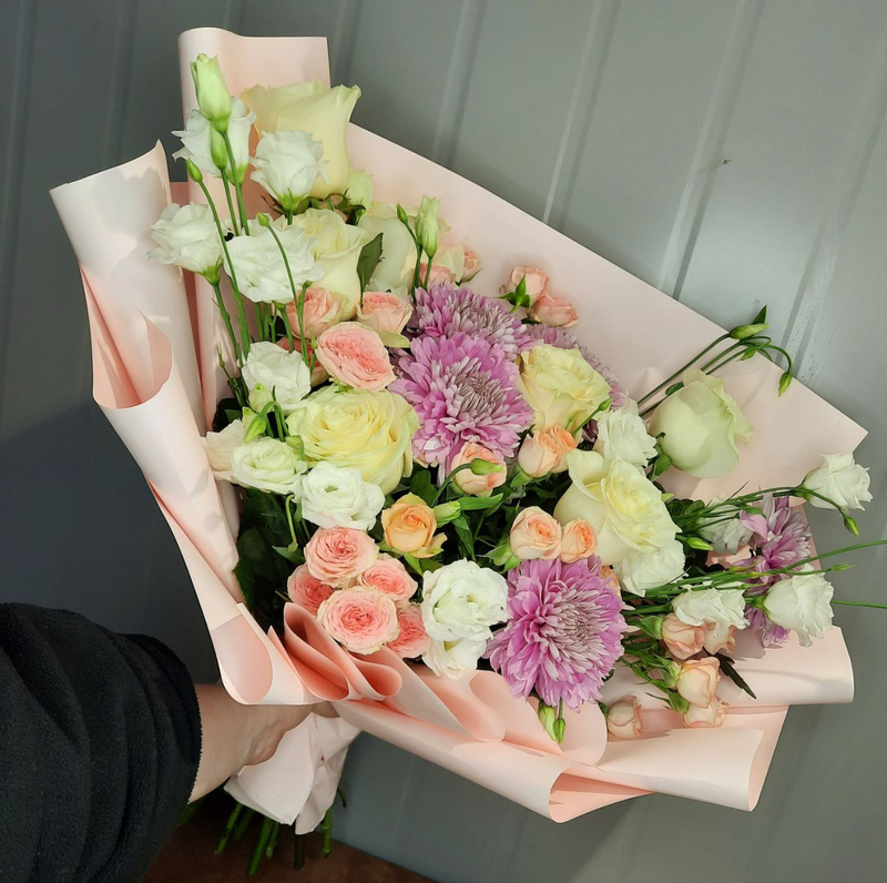 Объемный букет с белой эустомой "Февраль"