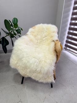 Шкура коврик меховой прикроватный овчина, 120х65 см.