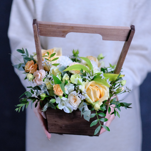 Купить Букет-композиция с персиковыми розами #663