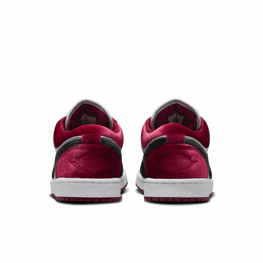 Кроссовки Jordan Air Jordan 1 Low Se Velvetblackgym Red (Женская размерная сетка)