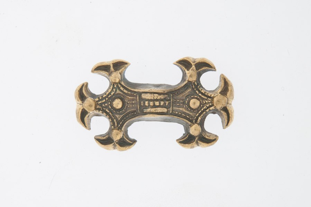 Фибула. Старая Ладога, Бирка 9-10 в. (равноплечная)