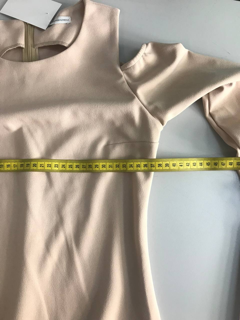 Платье Aleksandra Kazakova прямого кроя, маркировка XS, визуально на 42 размер