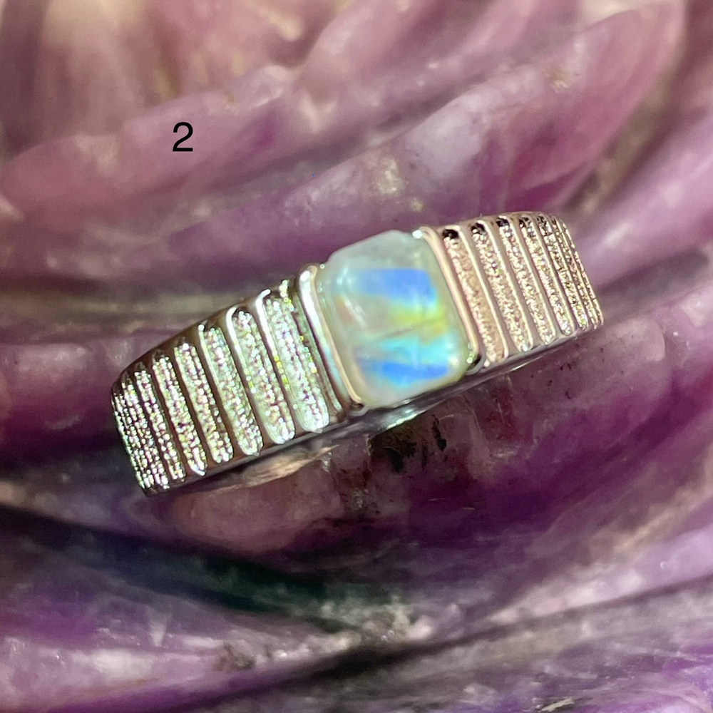 48014 Лунный камень Кольцо 4*6мм размер от 17