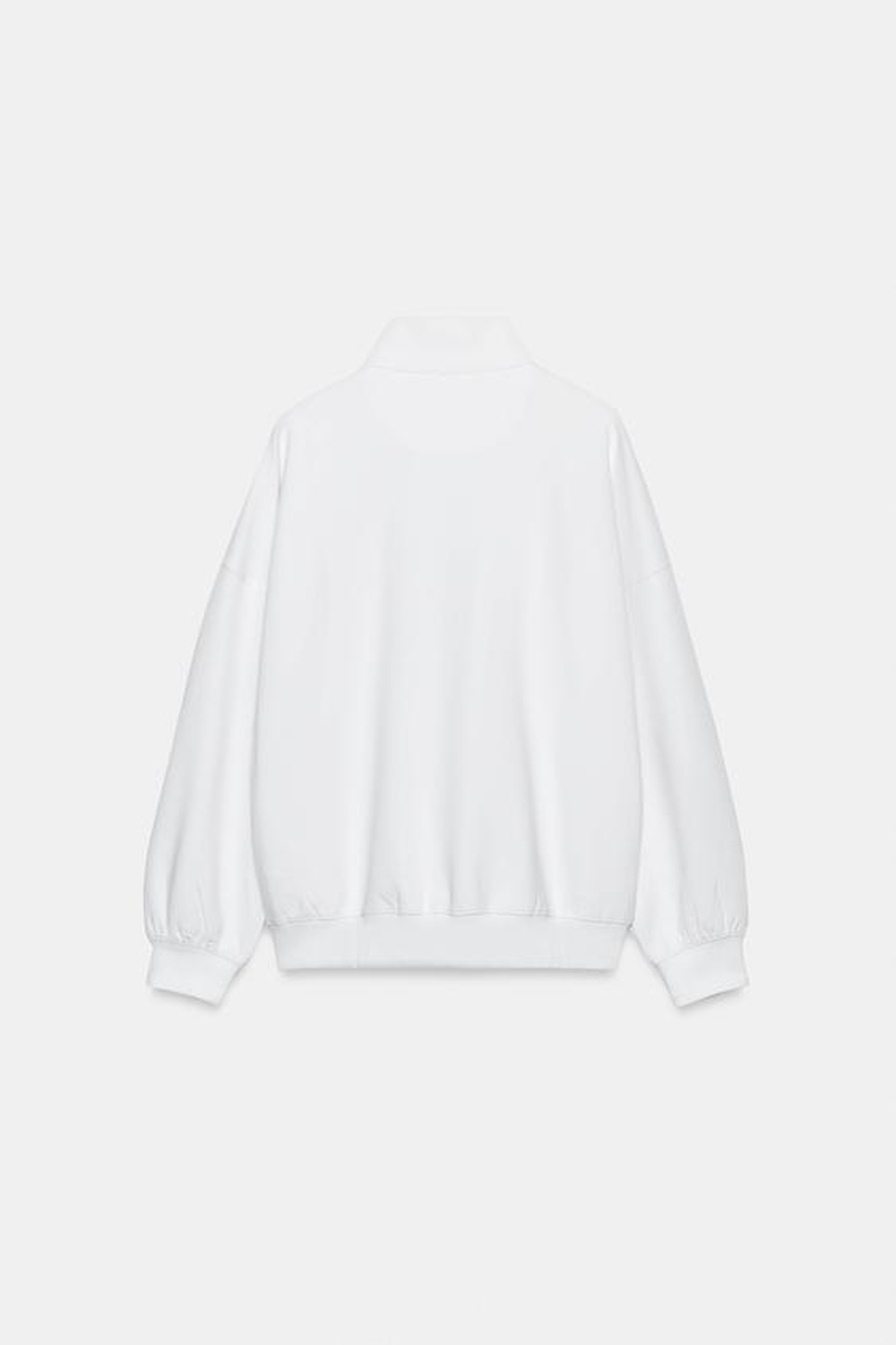 ZARA ТОЛСТОВКА ОВЕРСАЙЗ НА МОЛНИИ, БЕЛЫЙ