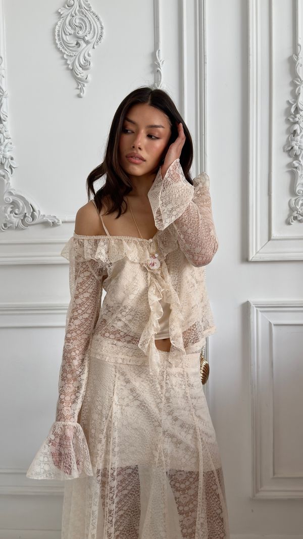 Костюм из гипюра 