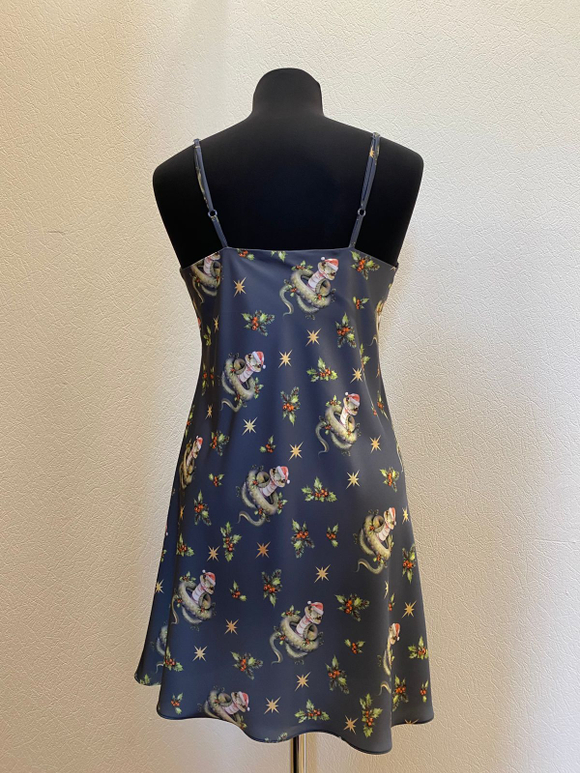 Шелковая комбинация со змейками в 46 размере