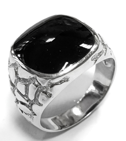 Ювелирное мужское кольцо из серебра с ониксом
