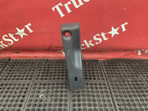 Кронштейн замка кабины левый 2017г