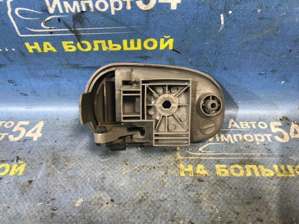 Ручка двери передней правой салонная MAZDA DEMIO 2001