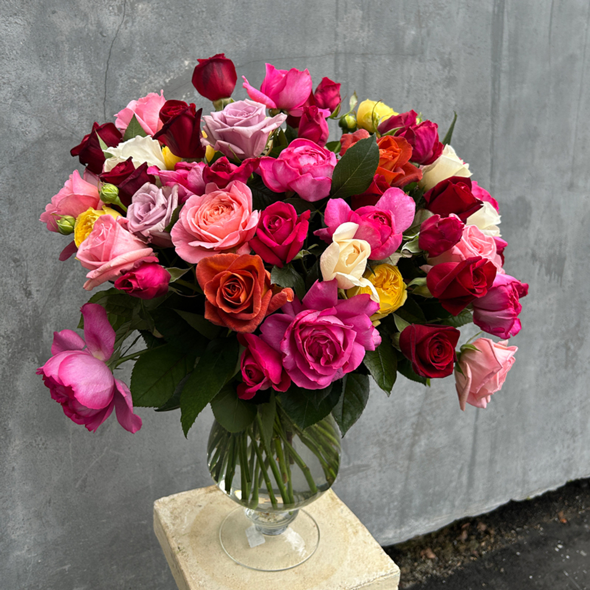 Классический микс — букет ароматных роз