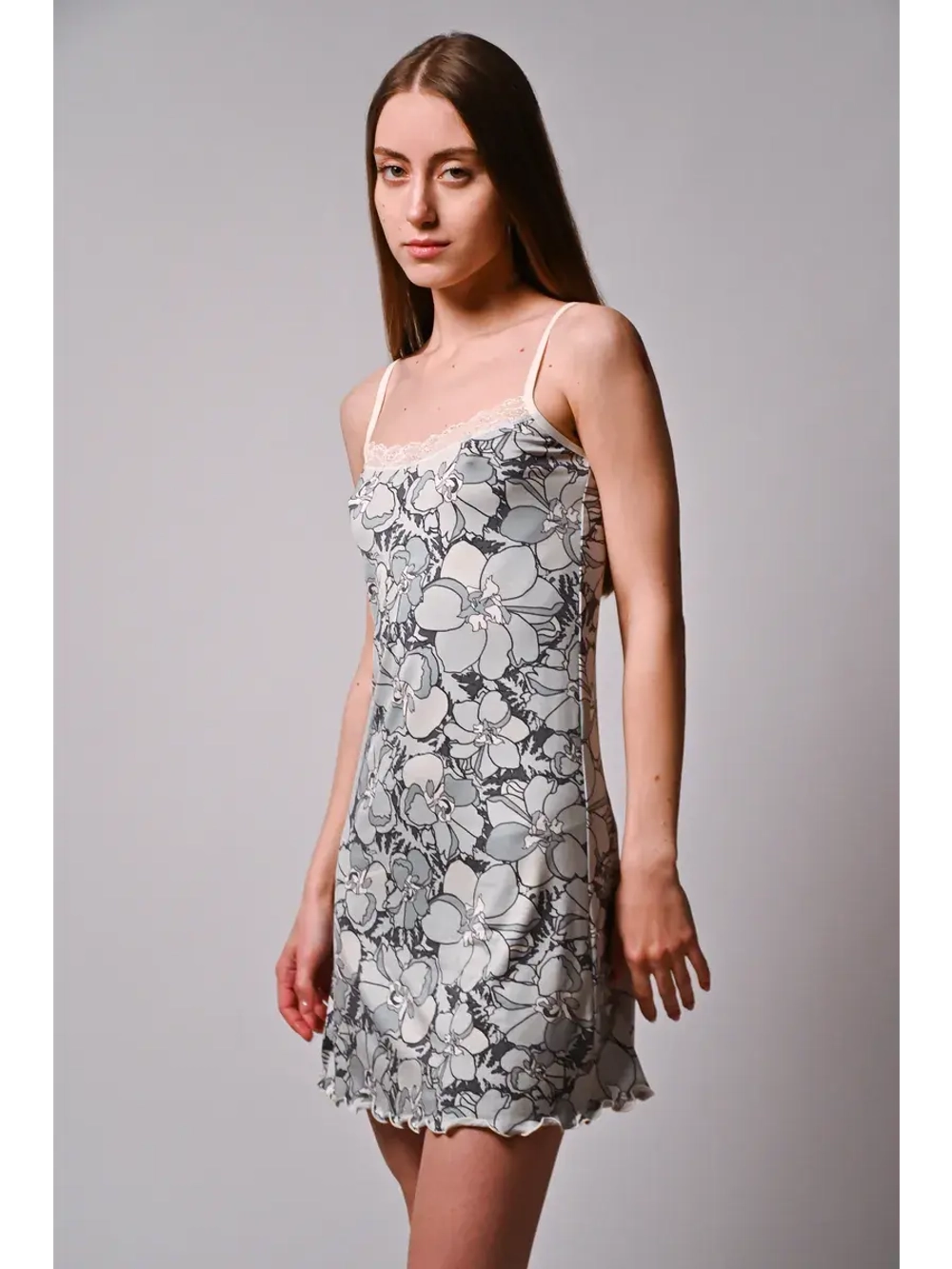 Ночная сорочка с кружевом на бретельках