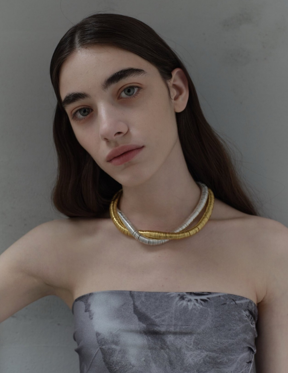 крупное колье tre из золотого гематита