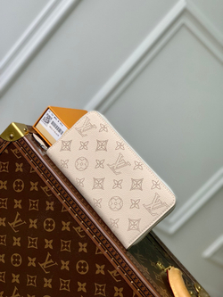 Louis Vuitton Zippy Wallet