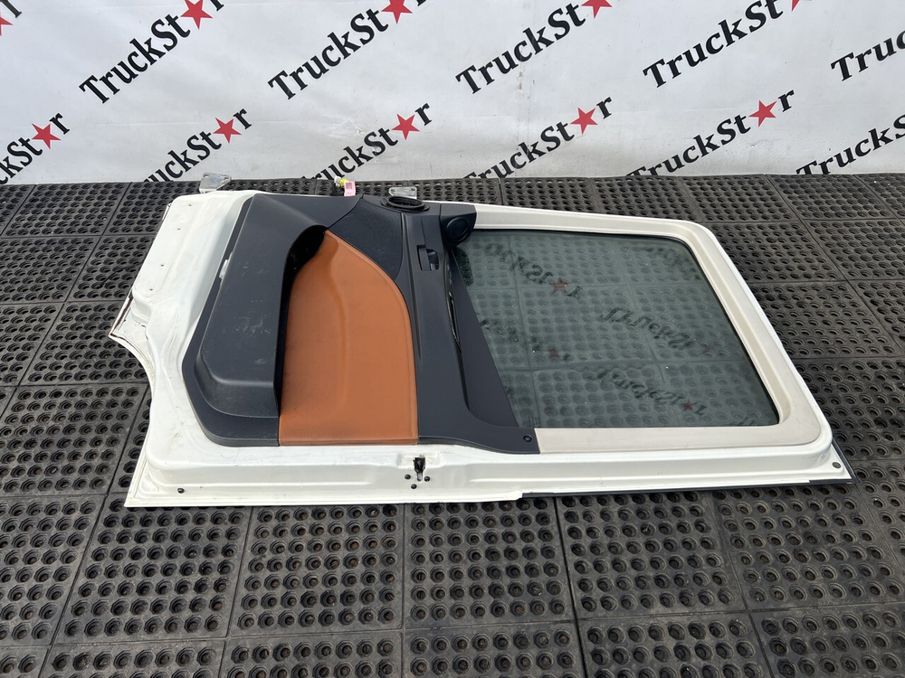 Дверь правая в сборе 2023г