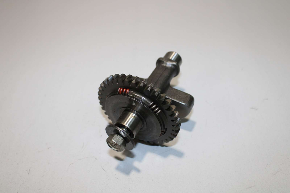балансирный вал с шестерней Suzuki DR250 SJ44 1992