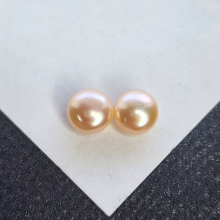 Жемчуг натуральный персиково розовый, 7мм, подушечка кабошон, полупросверленный, цена за пару