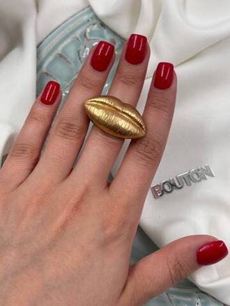 Кольцо золотистое Скиапар. "Губы"