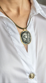 Кулон-монета в винтажном стиле биколор на плоской винтажной цепочке, Италия