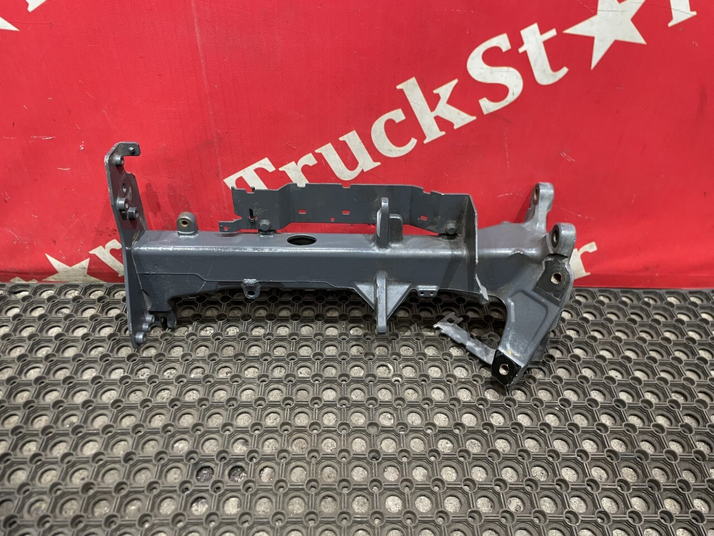 Кронштейн крыла переднего левый 2023г