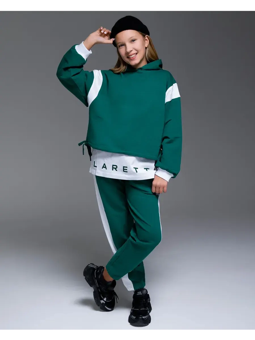 Спортивный костюм для девочки в школу