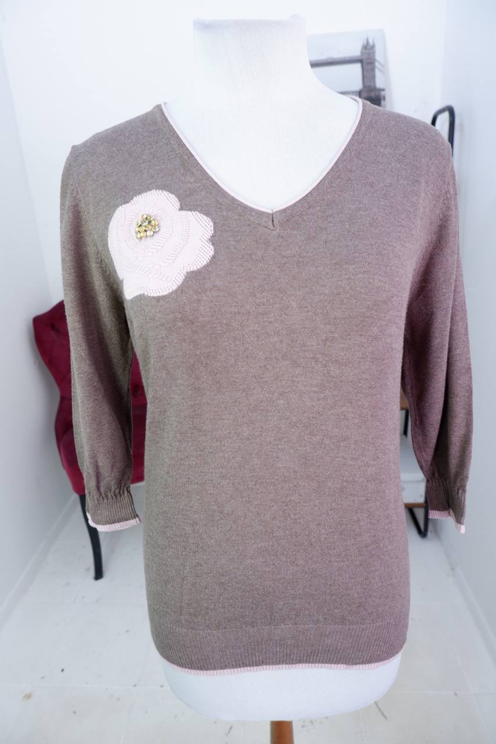 Джемпер Gertie с милым цветочком, маркировка L/XL, визуально на 48/50 размер