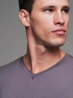 Футболка V-вырез однотонная облегающая