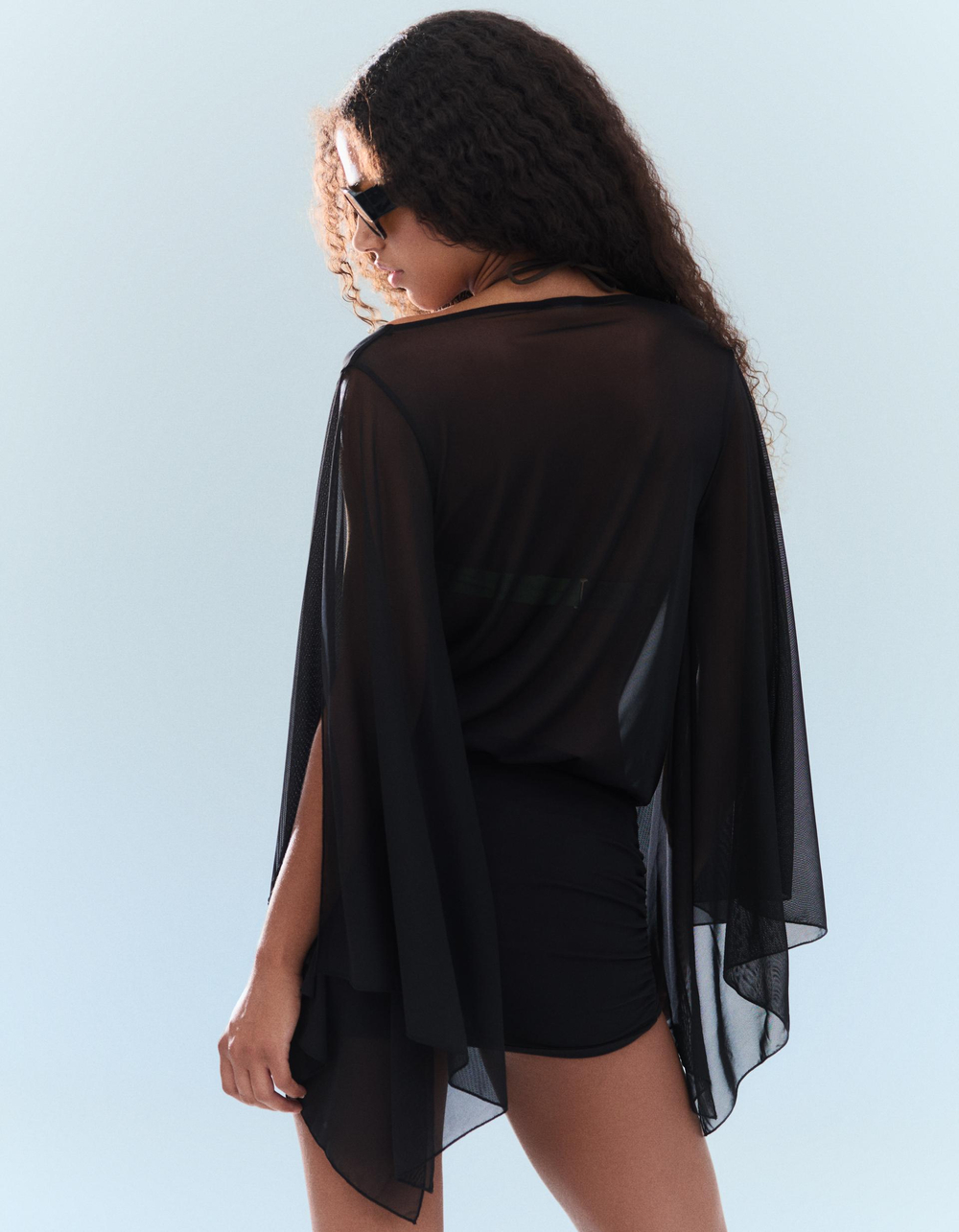Мини-платье с рукавами-капюшоном - BERSHKA