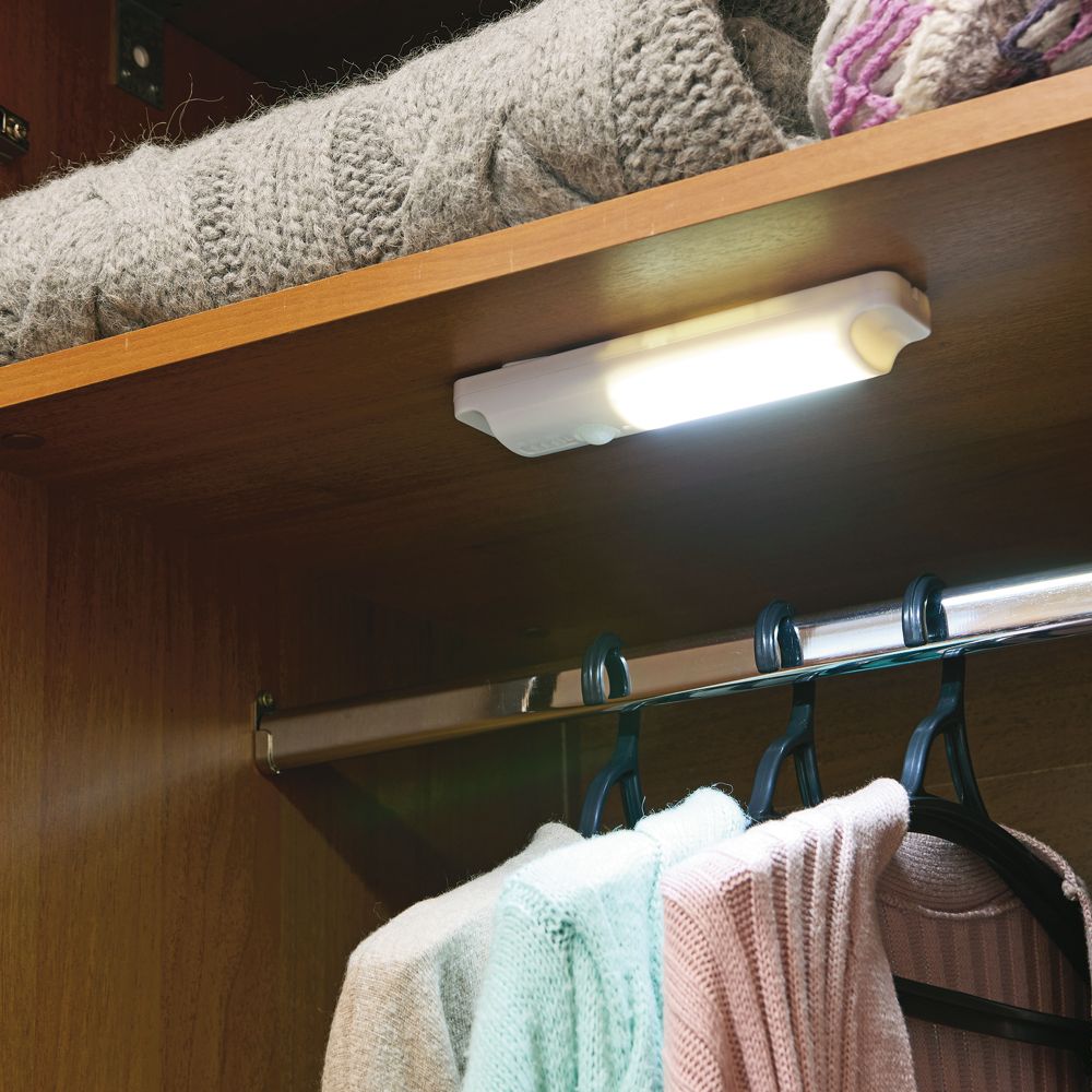 ULM-F47-0.9W-4500K-3AAA SENSOR IP20 IVORY Светильник светодиодный для мебели с датчиком движения. Питание 3ААA не в-к. 200x42x36.5мм. 150Lm. ТМ Uniel