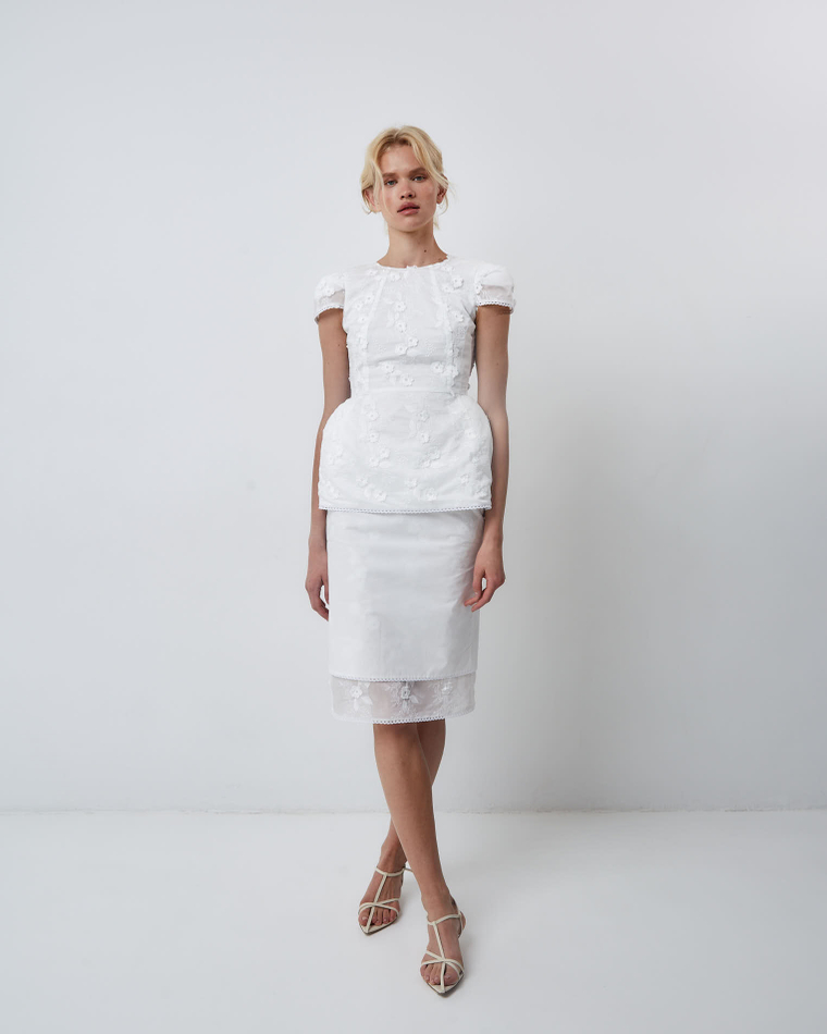 Топ с формодержащими бедрами из хлопкового шитья белый