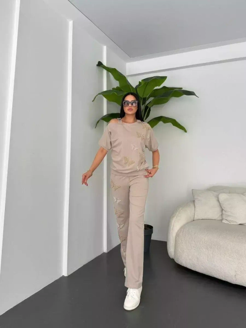 костюм с принтом бабочек