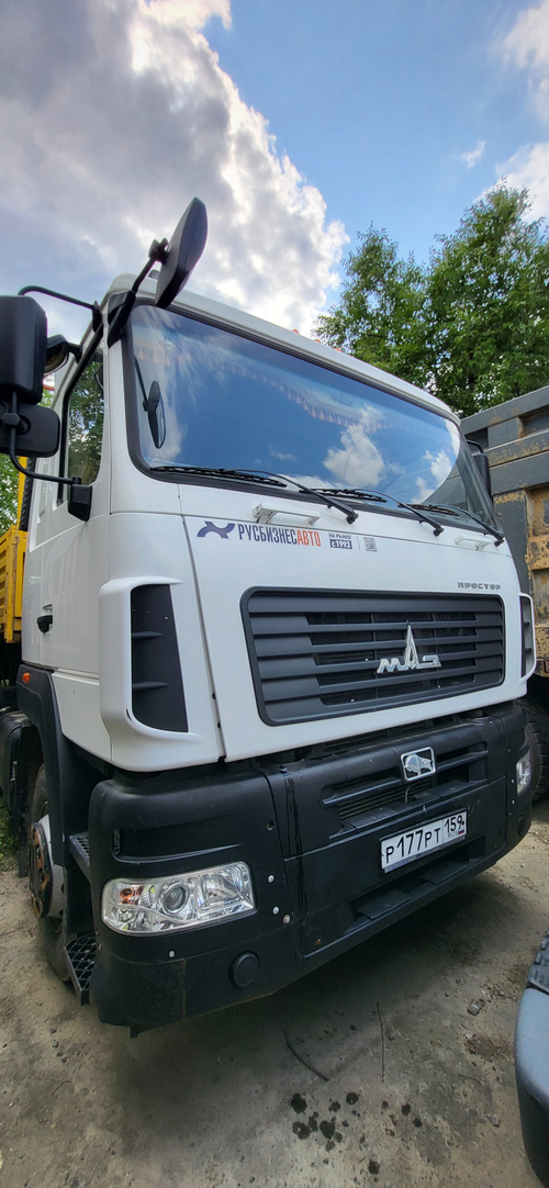МАЗ 5440 4x2 Седельный тягач 5440С5-8580-031 (Дизельный, 6,7 л, 328 л.с., МТ)